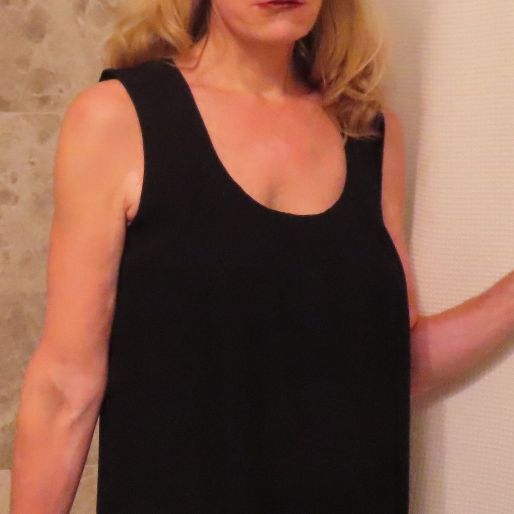 Black Banana Republic Silk Crepe sleevless evening dress, size 4